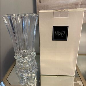 Mikasa crystal stunning vase new in vase 11” retail $225